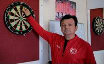 Gardiyan antren�r, 17 y�lda dart milli tak�m�na teknik direkt�r oldu