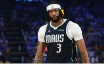 Anthony Davis, göz ameliyatı sonrası Mavericks antrenmanına döndü