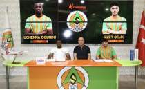 Alanyaspor, Uchenna Ogundu ve zzet elik iin imza treni dzenledi