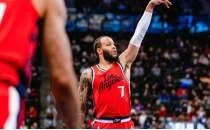 Bucks, Amir Coffey ile 1 yllk anlama salad
