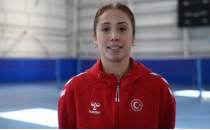 Milli badmintoncu �zge'nin hedefi T�rkiye'ye yeni madalyalar kazand�rmak