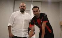 Bura al bir sene daha Manisa Basket'te