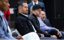 Lakers, Joey Buss ve Jesse Buss ile yollarn ayrd