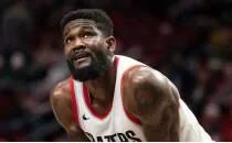 Lakers, Deandre Ayton ile 2 yllk anlama imzalyor