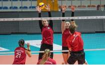 Nilfer Belediyespor, altn sette kazand!