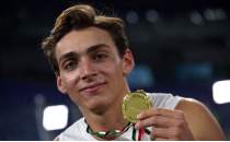 Armand Duplantis, srkla atlamada 13. kez dnya rekoru krd