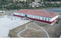 1965 Samsunspor Dernei bir okulu krmz-beyaza boyad