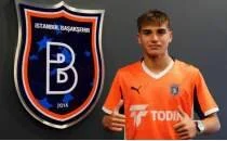 Baakehir'de Gven Atalay'a 3 yllk profesyonel imza!