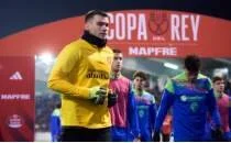 Livakovic yeni tak�m�yla el s�k��t�; anla�ma tamam