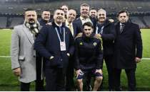 Fenerbah�e y�neticileri: 'G�revimizin ba��nday�z'