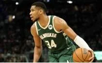 Warriors'n gz Giannis Antetokounmpo'da olabilir!