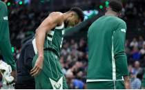 Giannis en az 2 hafta parkelerden uzak kalacak