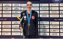 Milli yüzücü Selin Hürmeriç, altın madalya kazandı!