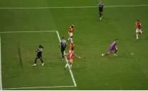 Galatasaray'dan zemine yapay gne destei