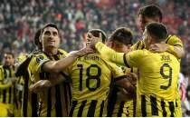 AEK Atina, 90+15'te kazand�, ilk 8'e girdi!