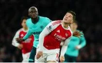 Arsenal, Wolves'in golleriyle kazand!