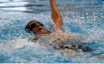 Su kanalnda yzmeyi rendi, srtst yarlarnda rakiplerine ans tanmyor