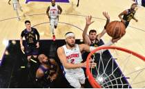 LeBron 41. ya� g�n�nde sessiz kald�, Lakers Pistons'a farkl� yenildi