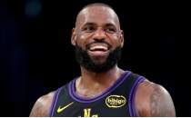 LeBron bu sezonun tesinde oynama konusunda hl kararsz