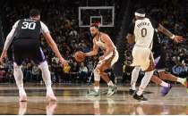 Stephen Curry 5 ma�l�k aran�n ard�ndan Cuma g�n� d�n�yor