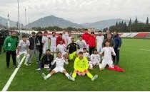 U�akspor ilk yar�y� mutlu bitirdi