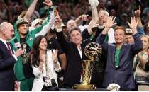 Celtics'te ynetim deiti, Grousbeck grevi brakt