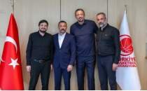 Galatasaray Kul�b�nden TBF Ba�kan� Hidayet T�rko�lu'na ziyaret