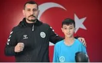 Boksla 10 ya��nda tan��t�, 12 ya��nda k�rs�ye ��kt�!