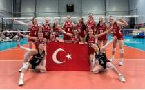 U18 Kad�n Milliler, Letonya'y� set vermeden ge�ti!