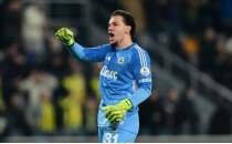Ederson, ge�en y�l�n izlerini siliyor!