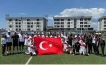 16 Ya� Alt� K�z Milli Futbol Tak�m�'ndan b�y�k ba�ar�