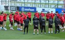 A Milli Tak�m'da iki isim idman� tamamlayamad�