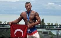 Bolu Emniyet M�d�r Yard�mc�s� Uygur, v�cut geli�tirmede d�nya �ampiyonu oldu