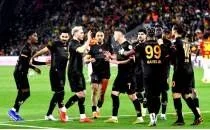 Galatasaray 'y�zde y�z �ampiyon'