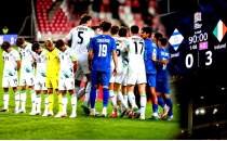 �srail-�rlanda ma��n�n perde arkas�: E�ilen ba�lar, siyah bantlar ve tek ki�ilik boykot