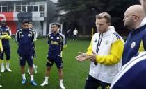 Fenerbah�e'de Dirk Kuyt'tan G�ztepe �ncesi toplant�!