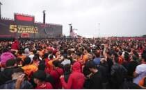 Galatasaray'da kutlamalar yine Yenikap�'da