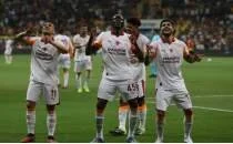 Galatasaray'da Eren Elmal� geri d�nd�!