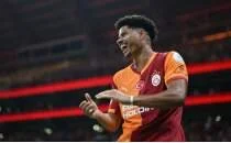 Galatasaray'da Sara'ya kap�lar kapal�