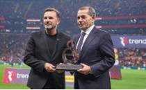 Okan Buruk'tan U�urcan �ak�r'a �vg�!