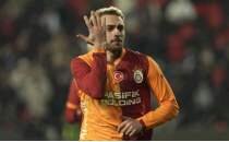 Bar�� Alper Y�lmaz, y�ld�zlarla yar���yor