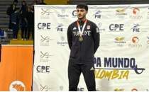 Milli eskrimci Furkan Yaman'dan alt�n madalya!