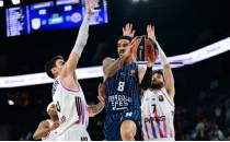 Anadolu Efes, Milan deplasman�nda