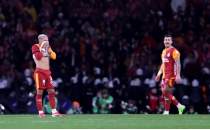Yazarlardan Galatasaray yorumlar�