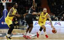 Mersin Spor, sahas�nda Manisa Basket'i d�rt say� farkla ge�ti!