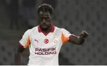 Galatasaray'da 3 futbolcuya uyar�!