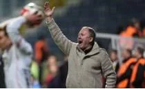 Murat �zbostan: 'Be�ikta�'taki tablo i� karart�c�'