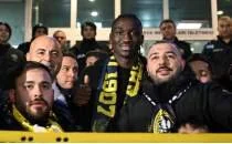 Fenerbah�e'de bir ta�la iki ku�: Sidiki Cherif