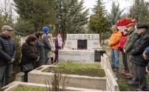 Ya�ar Sevim kabri ba��nda an�ld�