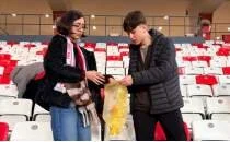 Ma� sonras� �rnek davran��: ��renciler trib�n� temizledi